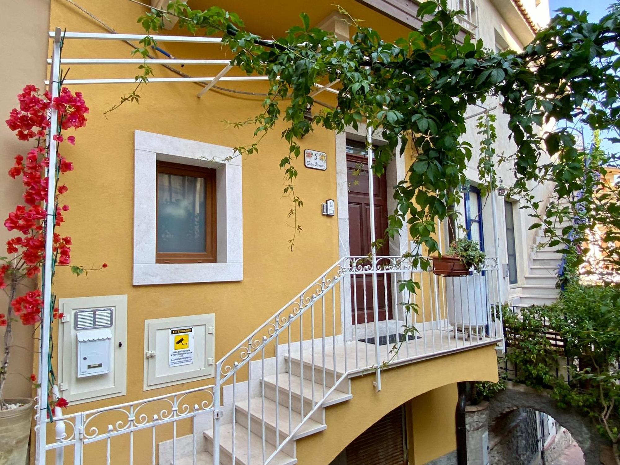Casa Ferrara Hotel ตาออร์มินา ภายนอก รูปภาพ