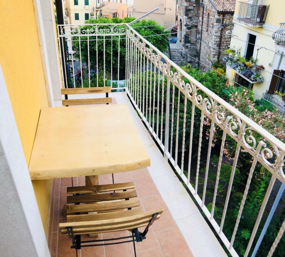 Casa Ferrara Hotel ตาออร์มินา ภายนอก รูปภาพ